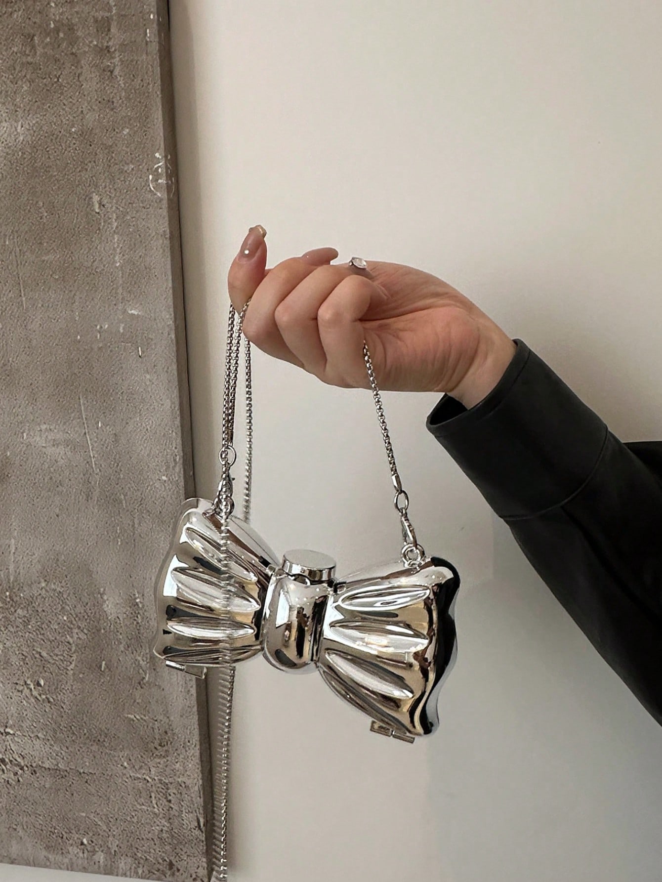 Tie Clip Silver - Pequeño bolso tipo clutch con lazo